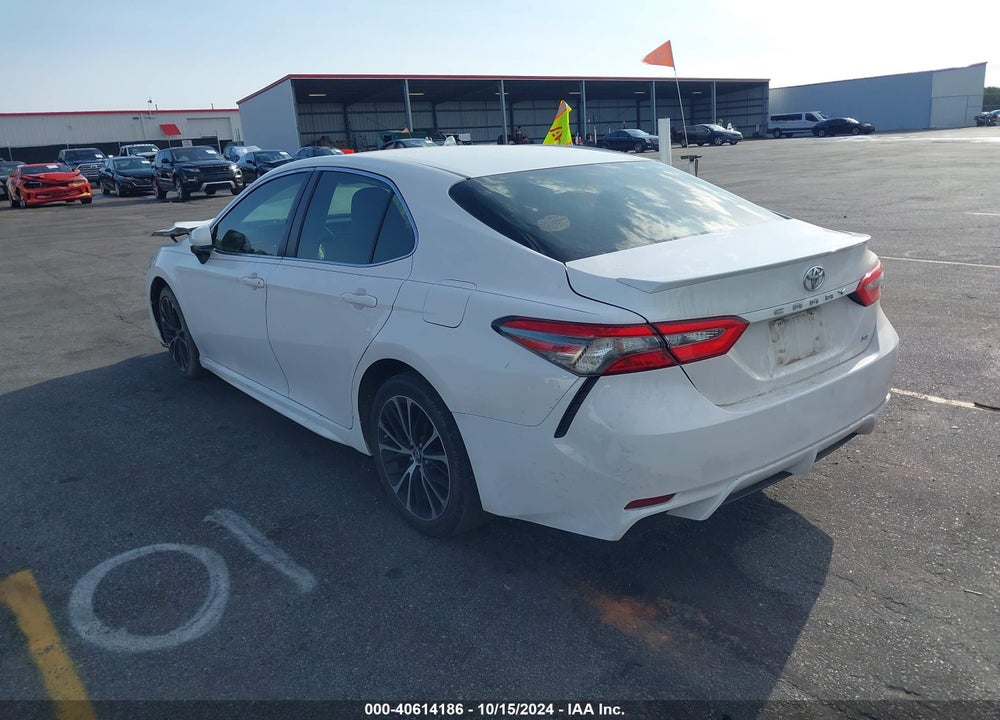 2018 TOYOTA CAMRY SE VIN: JTNB11HK2J3026600
