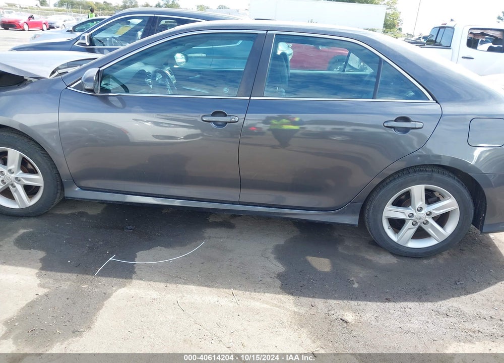 2014 TOYOTA CAMRY SE VIN: 4T1BF1FK1EU735409