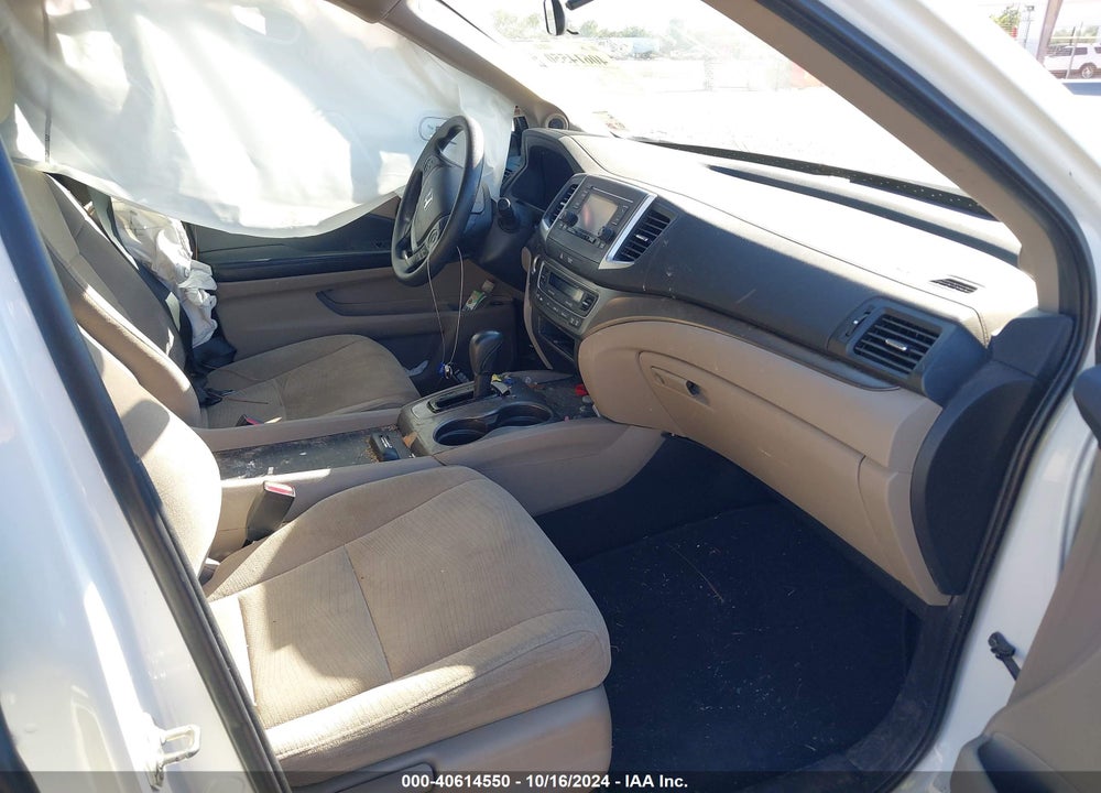 2018 HONDA PILOT LX VIN: 5FNYF5H16JB031722