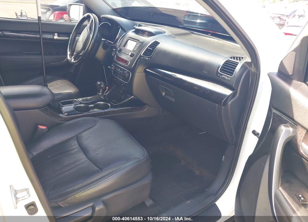 2014 KIA SORENTO LX VIN: 5XYKTDA6XEG479829