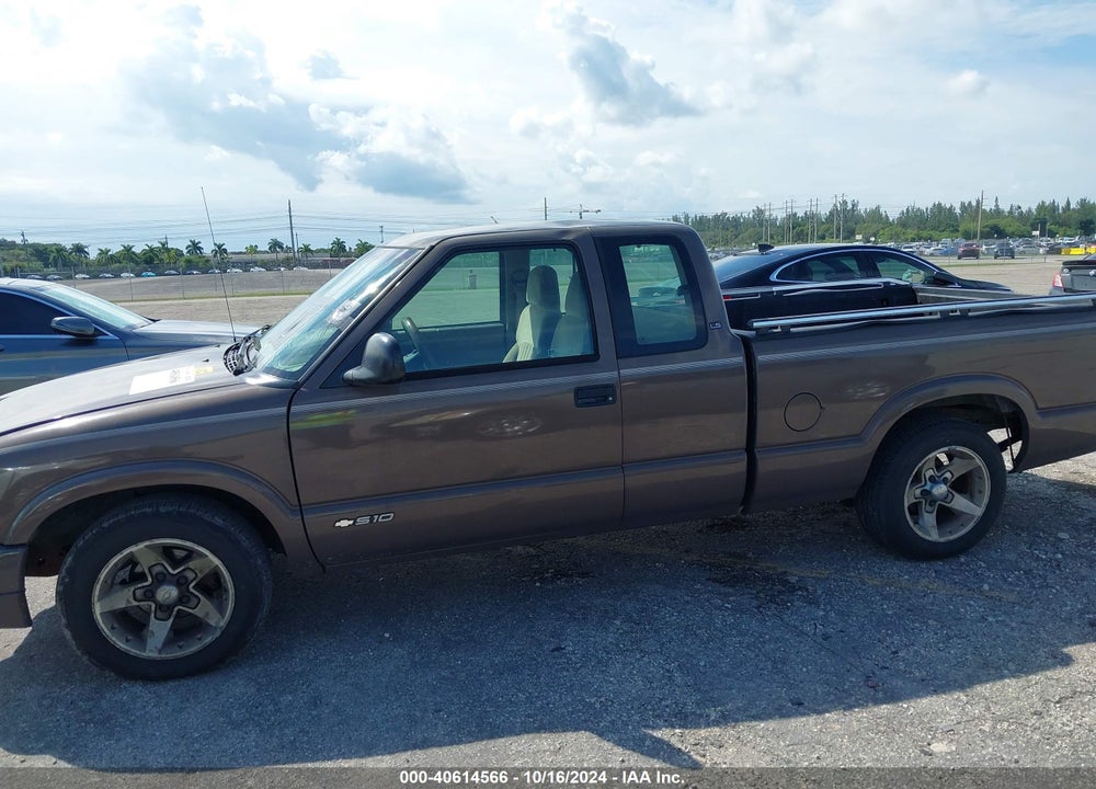 1998 CHEVROLET S-10 LS FLEETSIDE VIN: 1GCCS19X7W8182691
