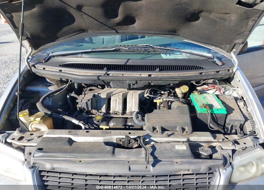 2000 CHRYSLER TOWN & COUNTRY LX VIN: 1C4GP44G1YB619439
