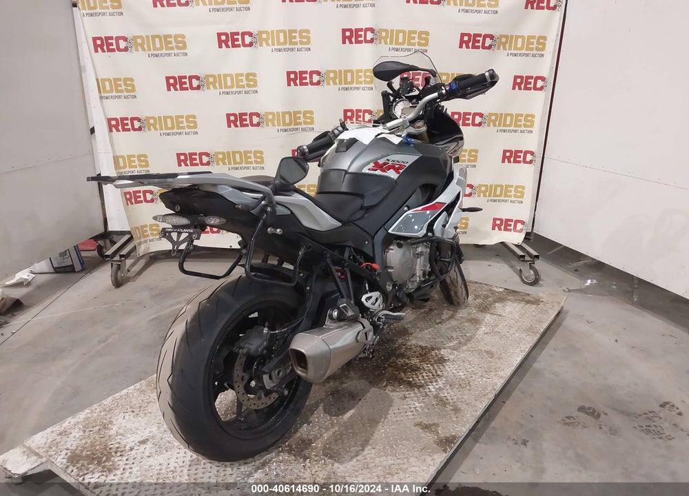 2016 BMW S 1000 XR VIN: WB10D1303GZ463260