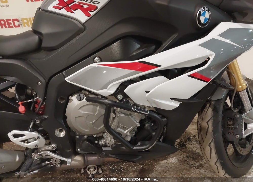 2016 BMW S 1000 XR VIN: WB10D1303GZ463260