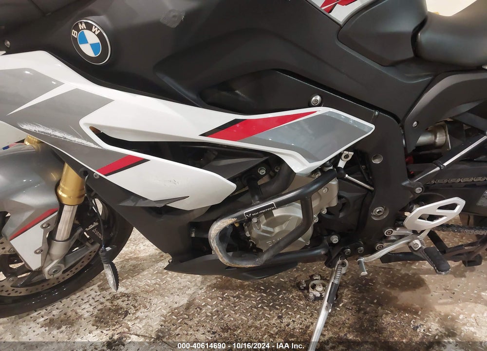 2016 BMW S 1000 XR VIN: WB10D1303GZ463260