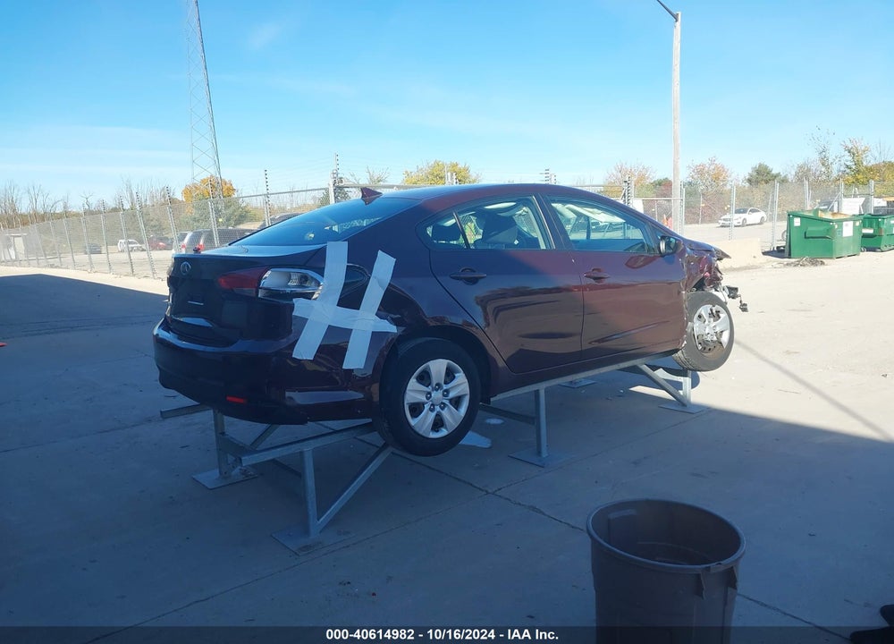 2018 KIA FORTE LX VIN: 3KPFK4A71JE268037