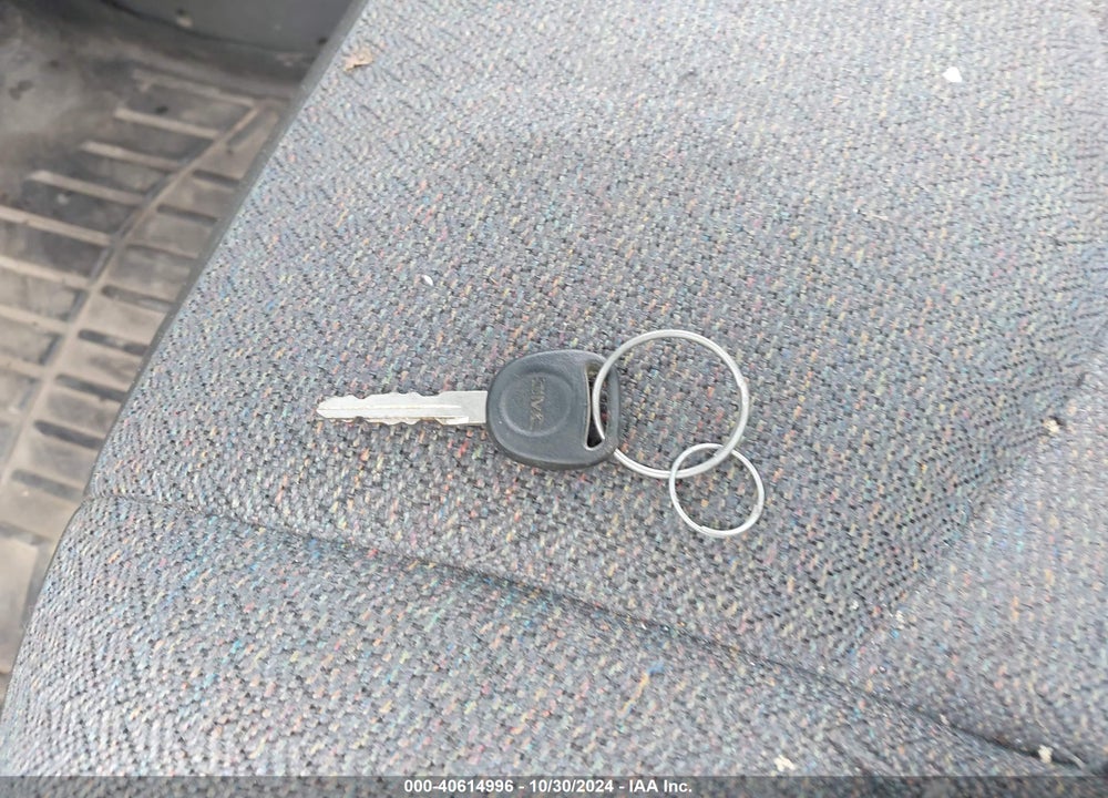 2004 GMC SIERRA 2500HD VIN: 1GTHK24U44E141457