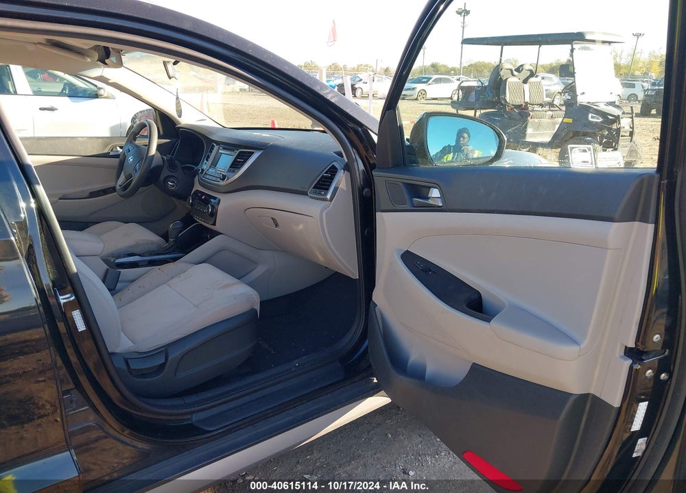 2017 HYUNDAI TUCSON SE VIN: KM8J33A46HU296446