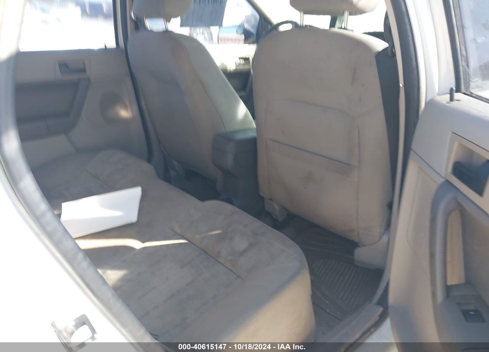 2011 FORD FOCUS SE VIN: 1FAHP3FN1BW101105