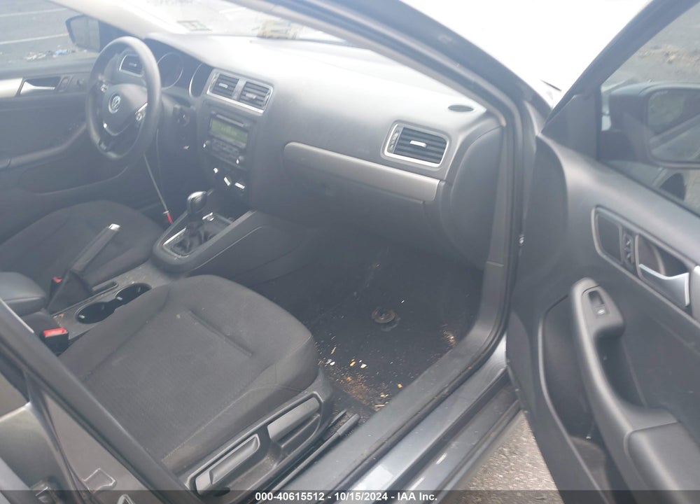 2015 VOLKSWAGEN JETTA 1.8T SE VIN: 3VWD17AJ8FM245579
