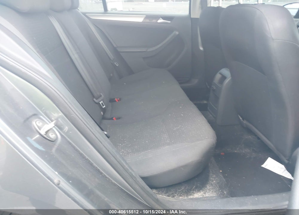 2015 VOLKSWAGEN JETTA 1.8T SE VIN: 3VWD17AJ8FM245579