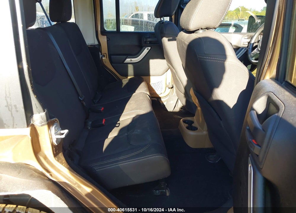 2015 JEEP WRANGLER UNLIMITED SAHARA VIN: 1C4BJWEG5FL614399