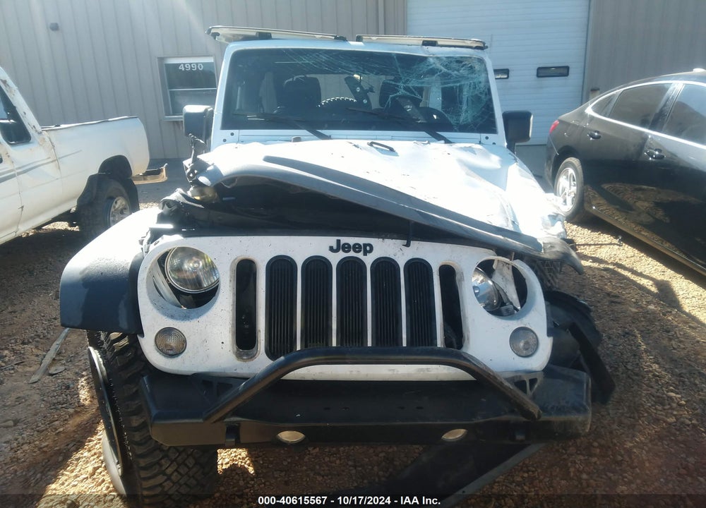 2014 JEEP WRANGLER UNLIMITED SAHARA VIN: 1C4HJWEG5EL256164
