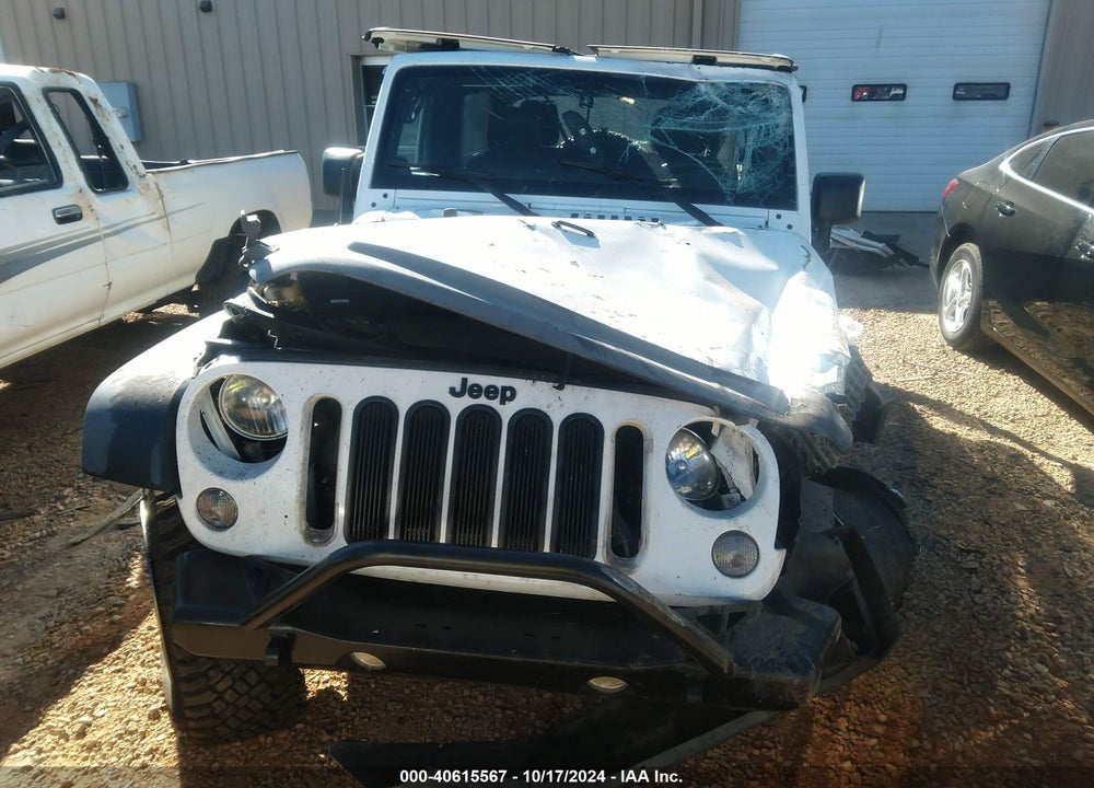 2014 JEEP WRANGLER UNLIMITED SAHARA VIN: 1C4HJWEG5EL256164