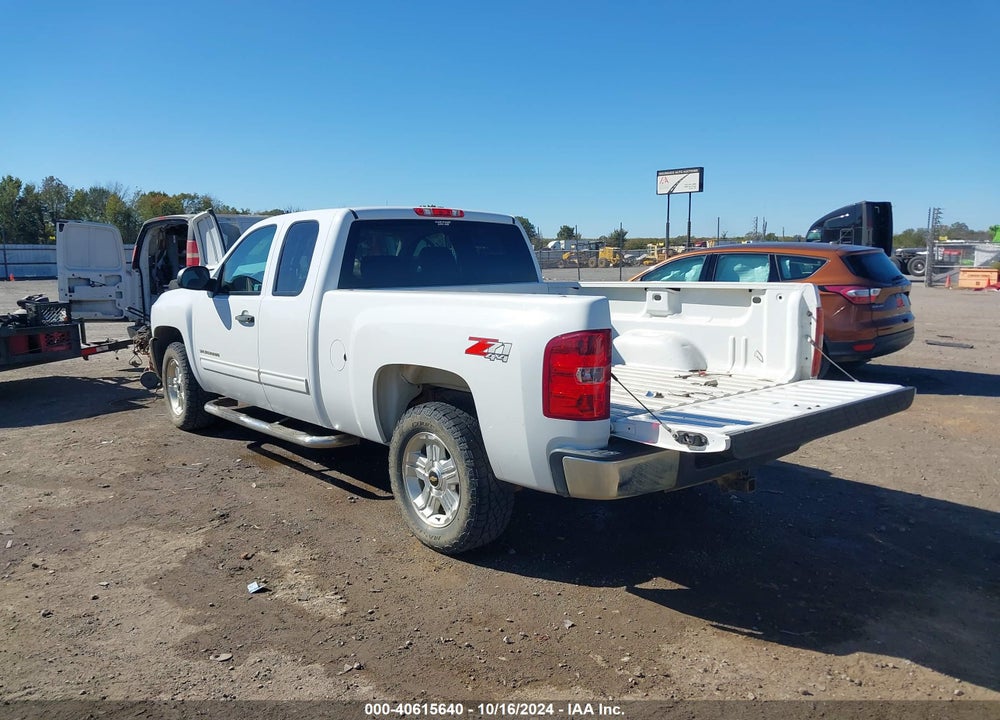 2013 CHEVROLET SILVERADO 1500 LT VIN: 1GCRKSE77DZ402246
