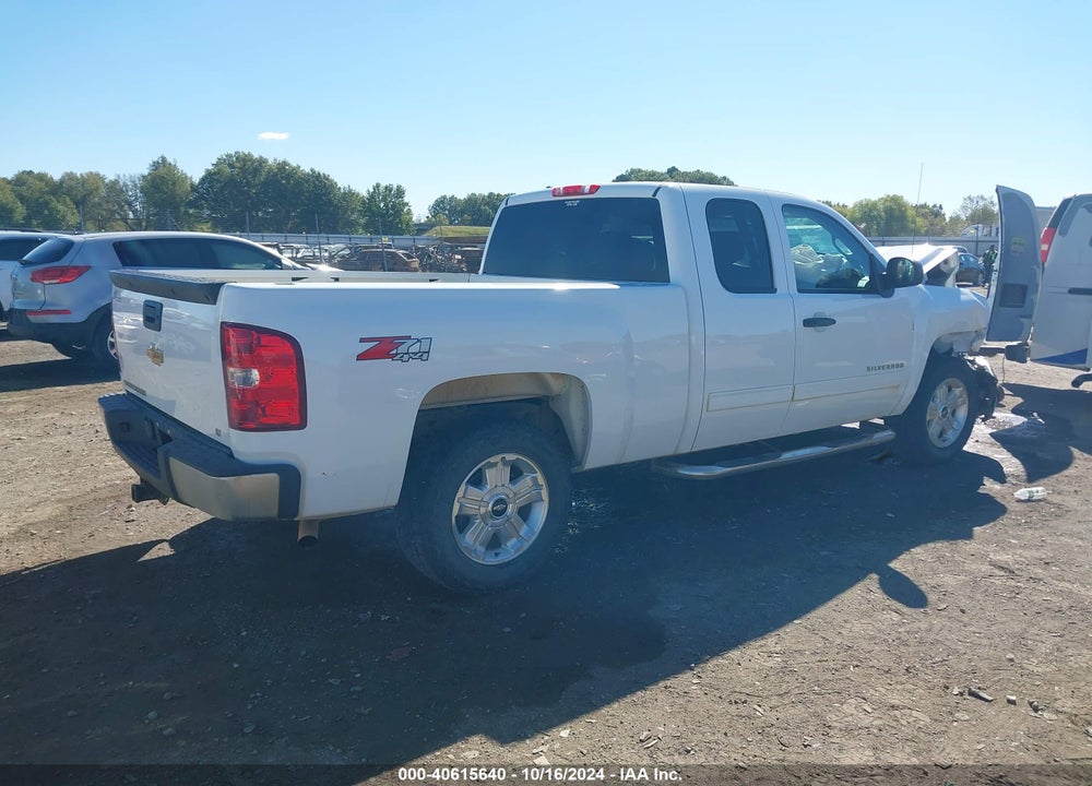 2013 CHEVROLET SILVERADO 1500 LT VIN: 1GCRKSE77DZ402246