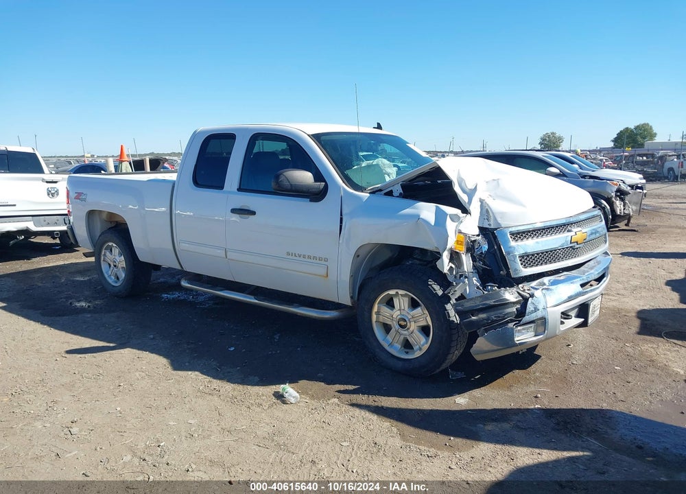 2013 CHEVROLET SILVERADO 1500 LT VIN: 1GCRKSE77DZ402246