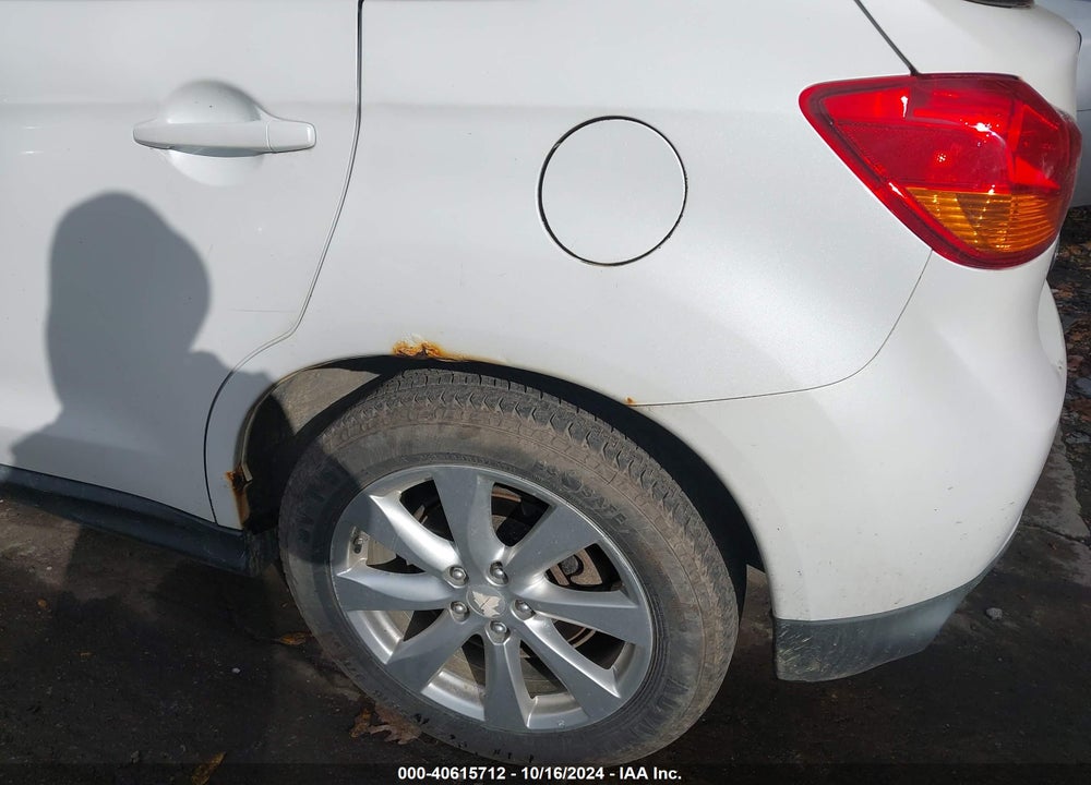 2015 MITSUBISHI OUTLANDER SPORT ES VIN: 4A4AR3AU8FE028145