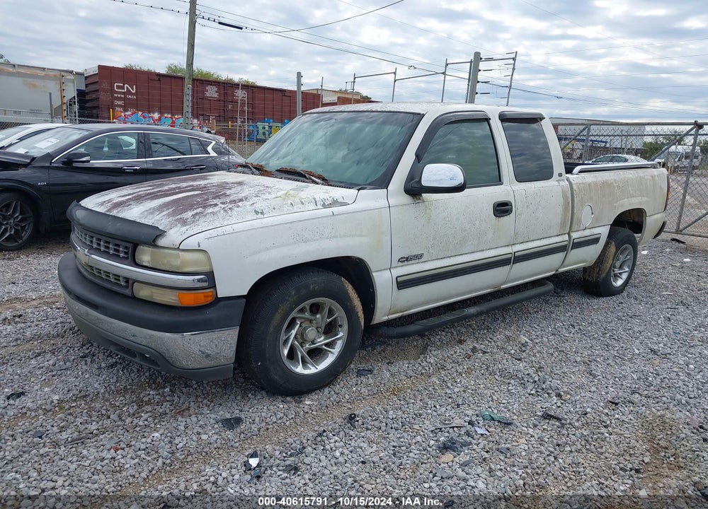 2000 CHEVROLET SILVERADO 1500 LS VIN: 2GCEC19T3Y1220961