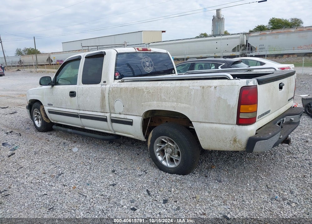 2000 CHEVROLET SILVERADO 1500 LS VIN: 2GCEC19T3Y1220961