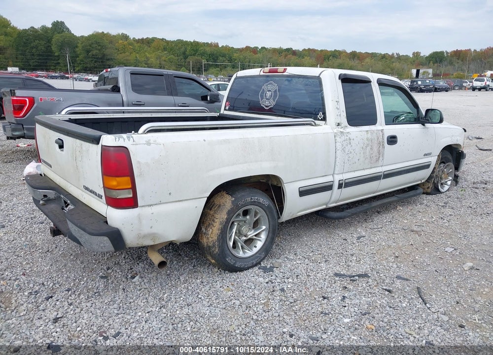 2000 CHEVROLET SILVERADO 1500 LS VIN: 2GCEC19T3Y1220961