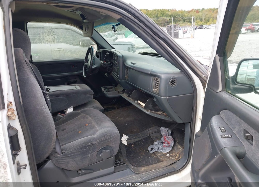 2000 CHEVROLET SILVERADO 1500 LS VIN: 2GCEC19T3Y1220961