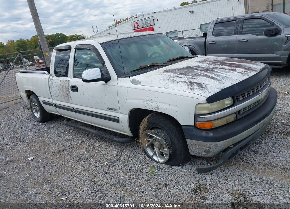 2000 CHEVROLET SILVERADO 1500 LS VIN: 2GCEC19T3Y1220961