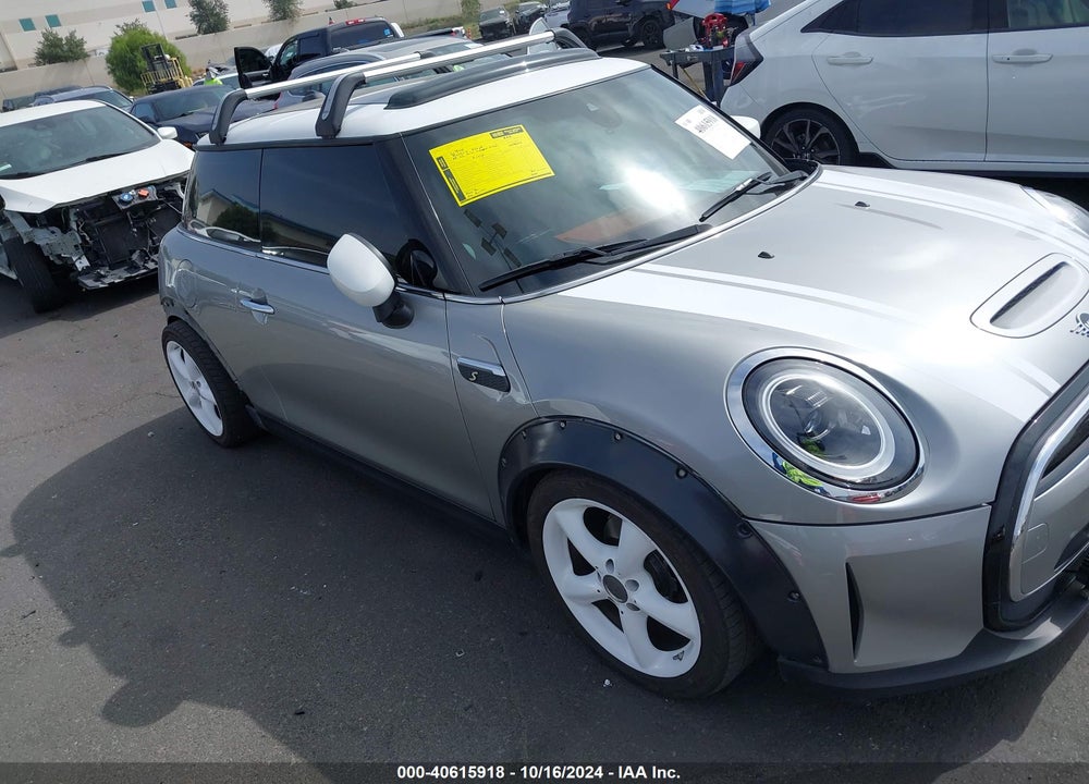 2023 MINI SE HARDTOP COOPER VIN: WMW13DJ03P2T88158
