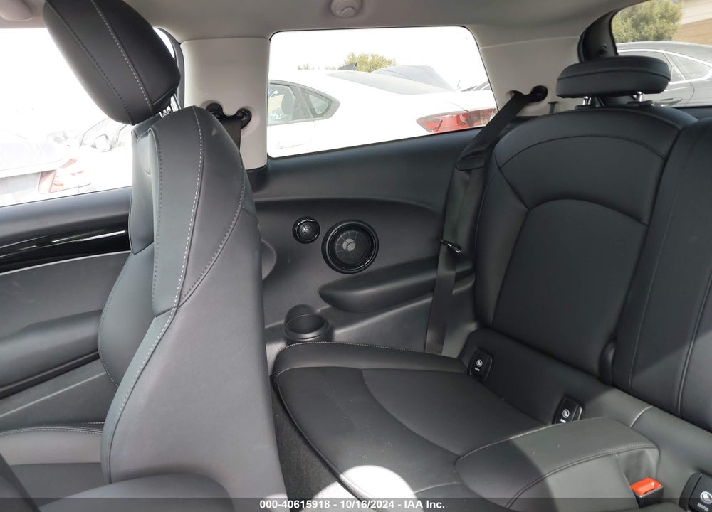 2023 MINI SE HARDTOP COOPER VIN: WMW13DJ03P2T88158