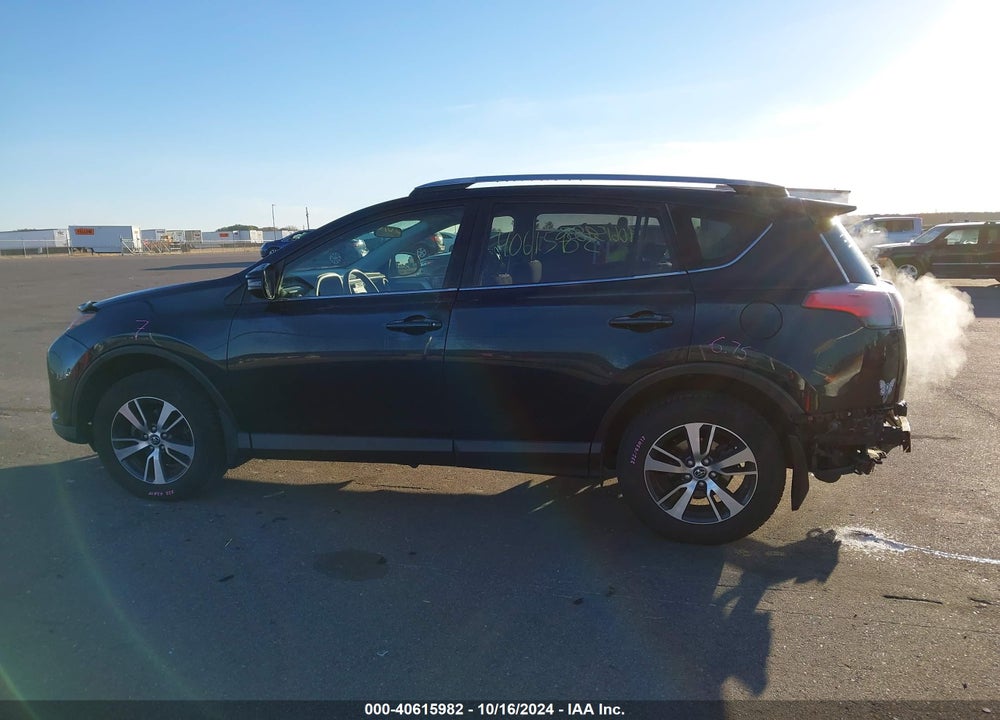 2017 TOYOTA RAV4 XLE VIN: JTMRFREV7HJ701297