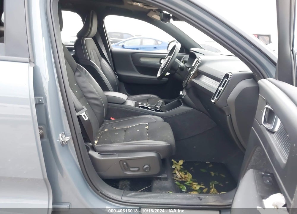 2021 VOLVO XC40 T5 R-DESIGN VIN: YV4162UM5M2564374