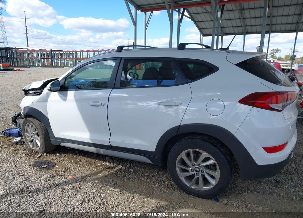 2017 HYUNDAI TUCSON SE VIN: KM8J33A47HU407490