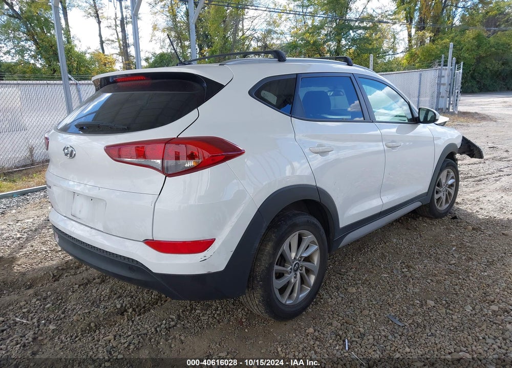 2017 HYUNDAI TUCSON SE VIN: KM8J33A47HU407490