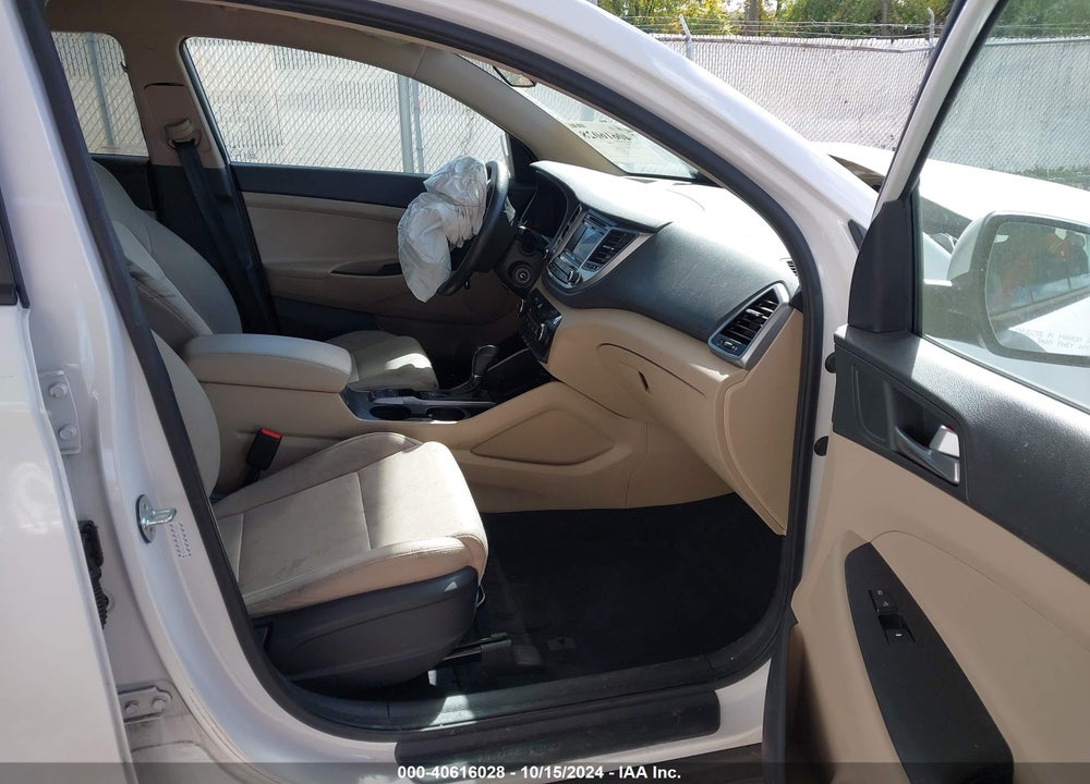 2017 HYUNDAI TUCSON SE VIN: KM8J33A47HU407490