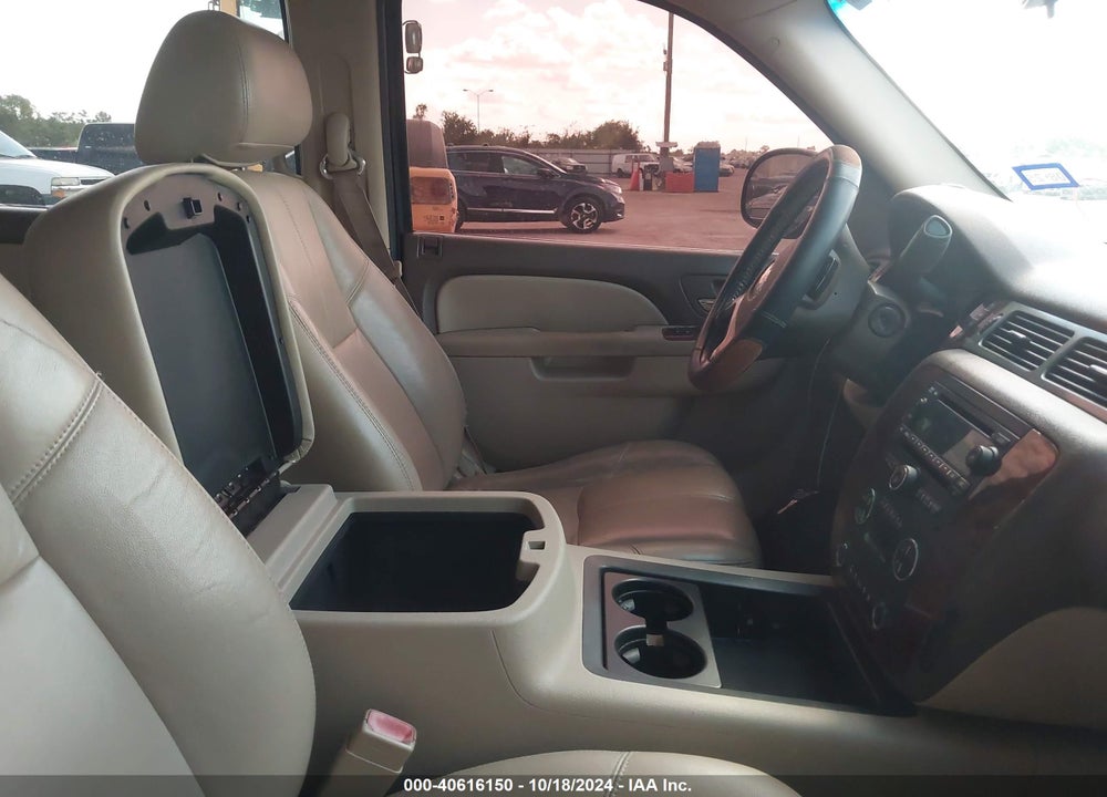 2011 CHEVROLET TAHOE LT VIN: 1GNSKBE0XBR109787