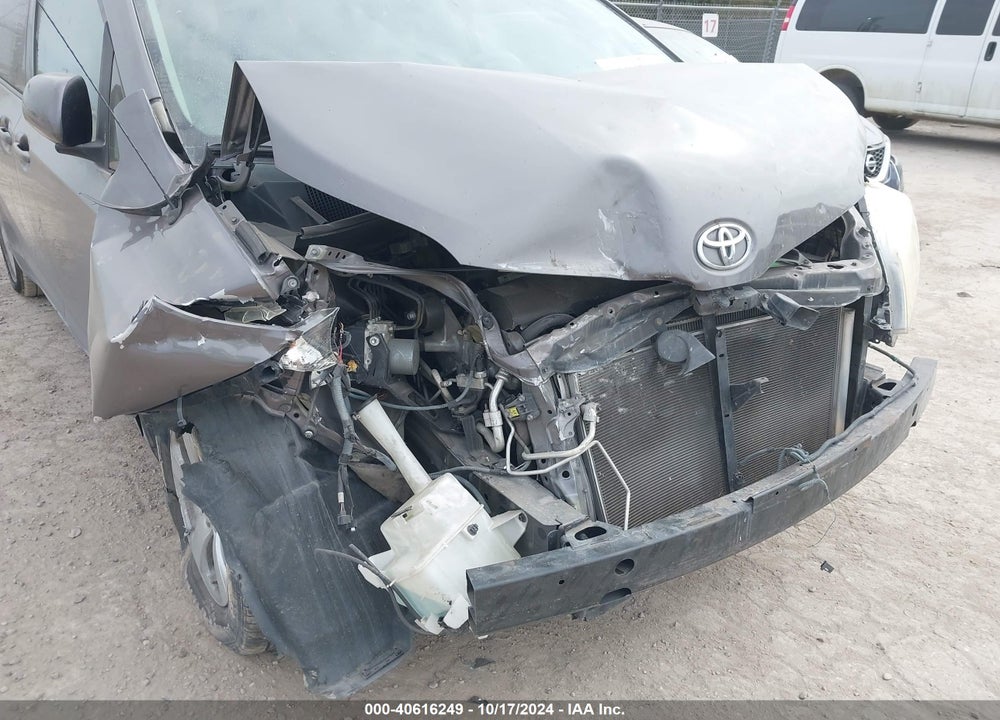 2011 TOYOTA SIENNA LE V6 VIN: 5TDKK3DC8BS055398