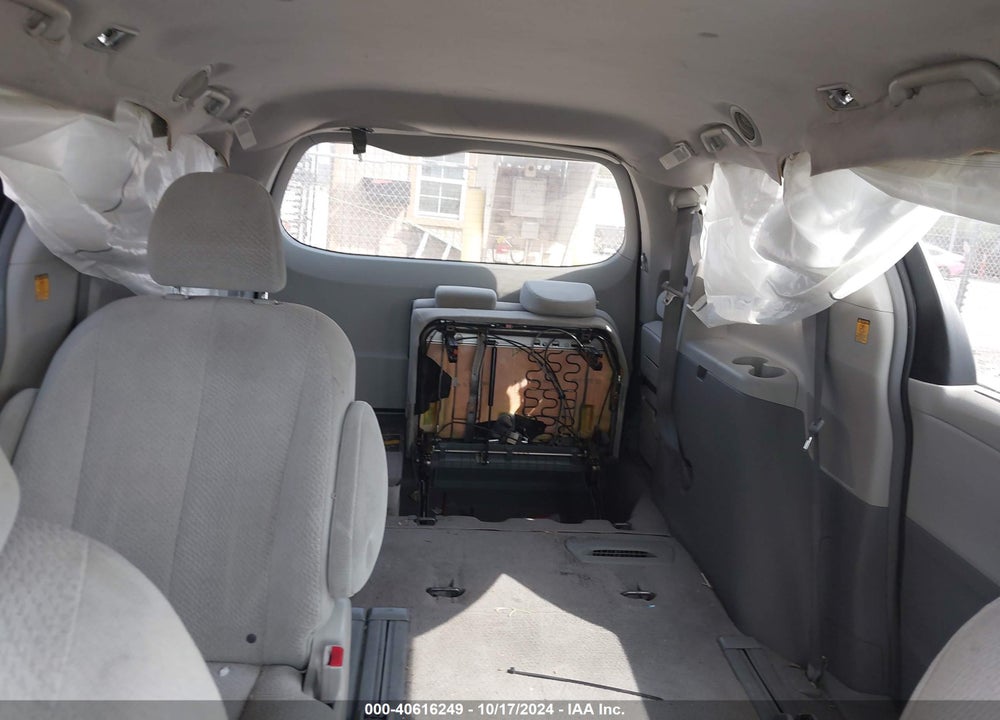 2011 TOYOTA SIENNA LE V6 VIN: 5TDKK3DC8BS055398