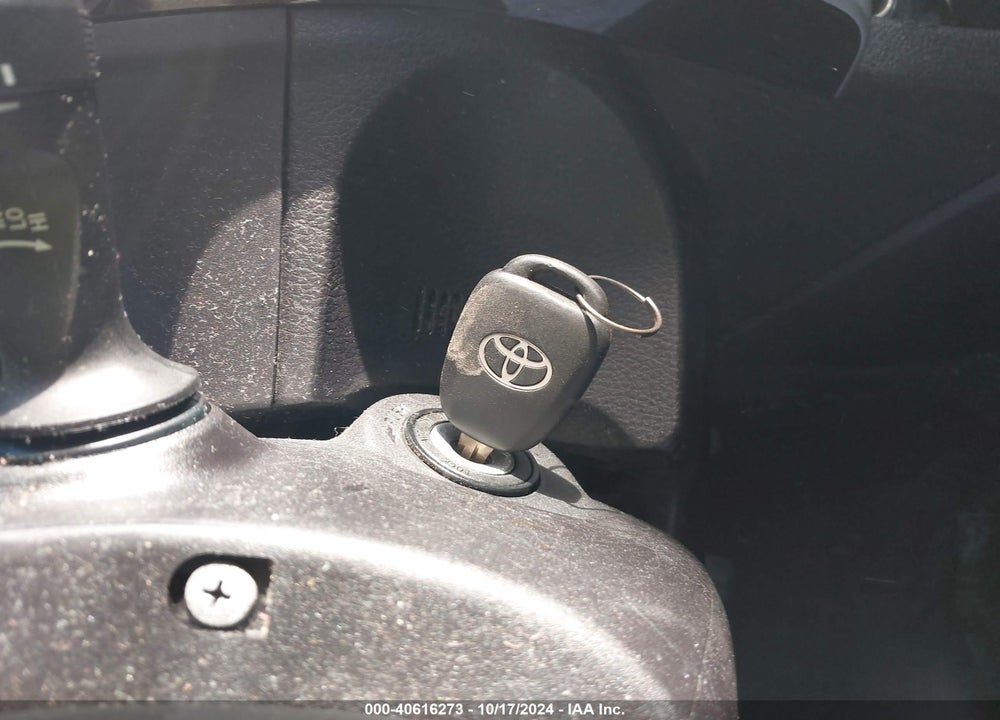 2018 TOYOTA COROLLA LE VIN: 5YFBURHE0JP807336