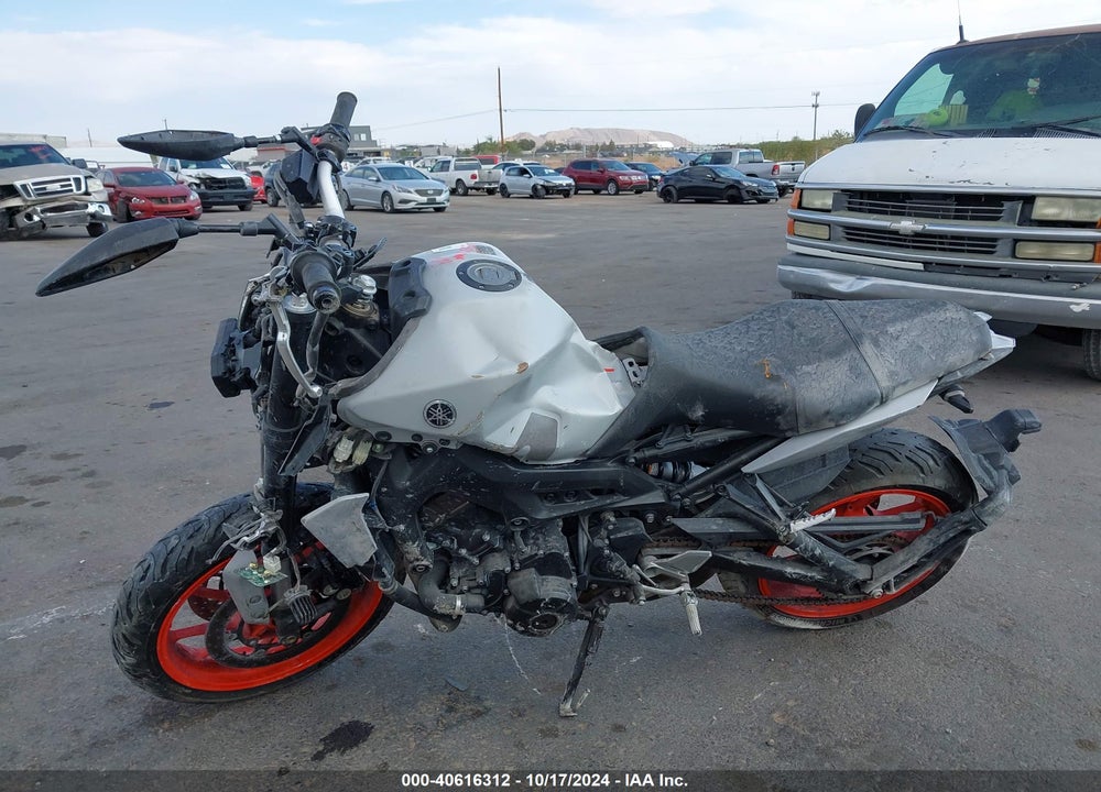 2019 YAMAHA MT09 VIN: JYARN53E4KA005725