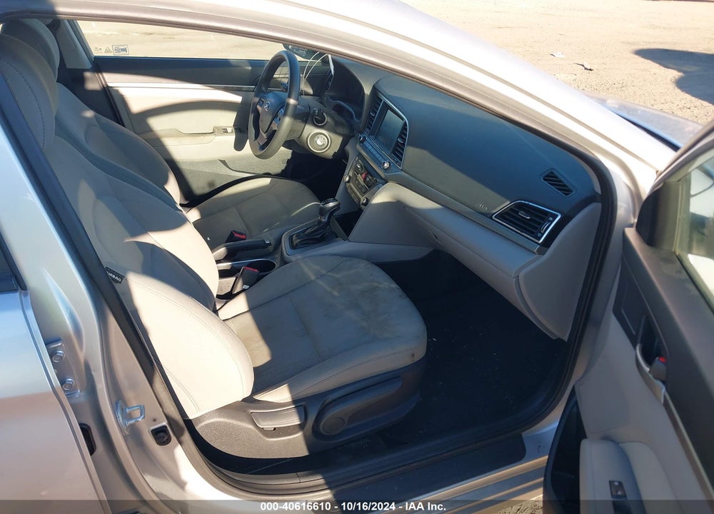 2017 HYUNDAI ELANTRA VIN: 5NPD84LF7HH038325