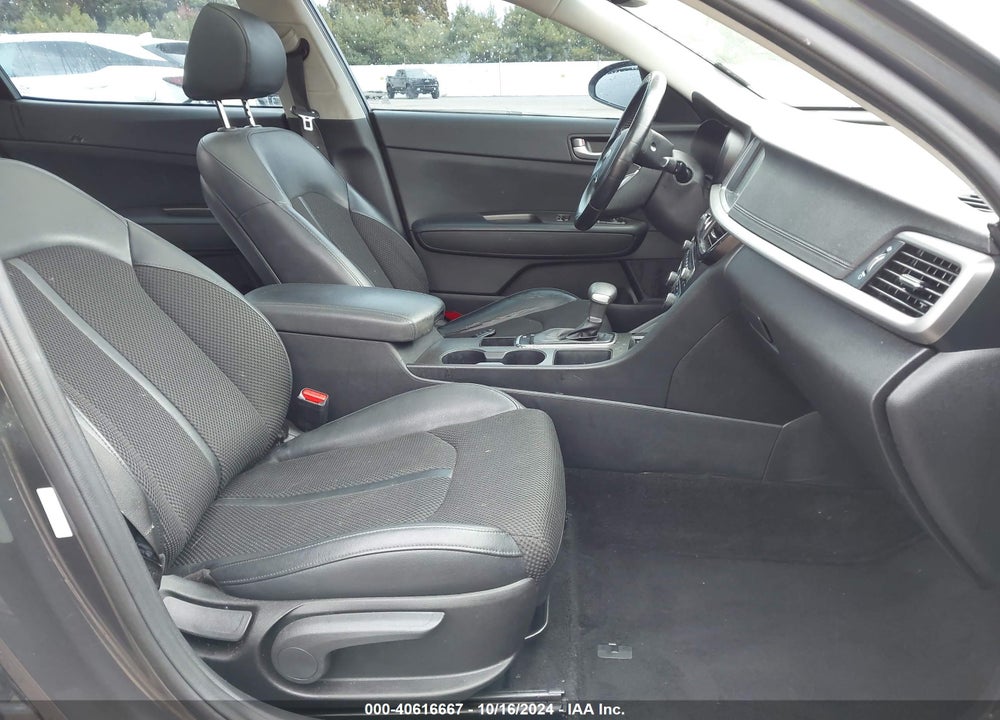 2019 KIA OPTIMA S VIN: 5XXGT4L38KG325547