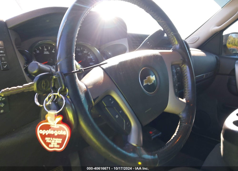 2011 CHEVROLET SILVERADO 1500 LT VIN: 1GCRKSE33BZ335591