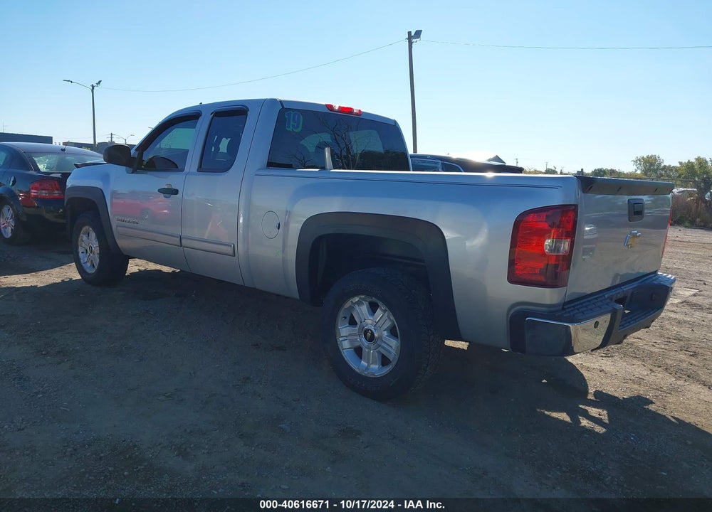 2011 CHEVROLET SILVERADO 1500 LT VIN: 1GCRKSE33BZ335591