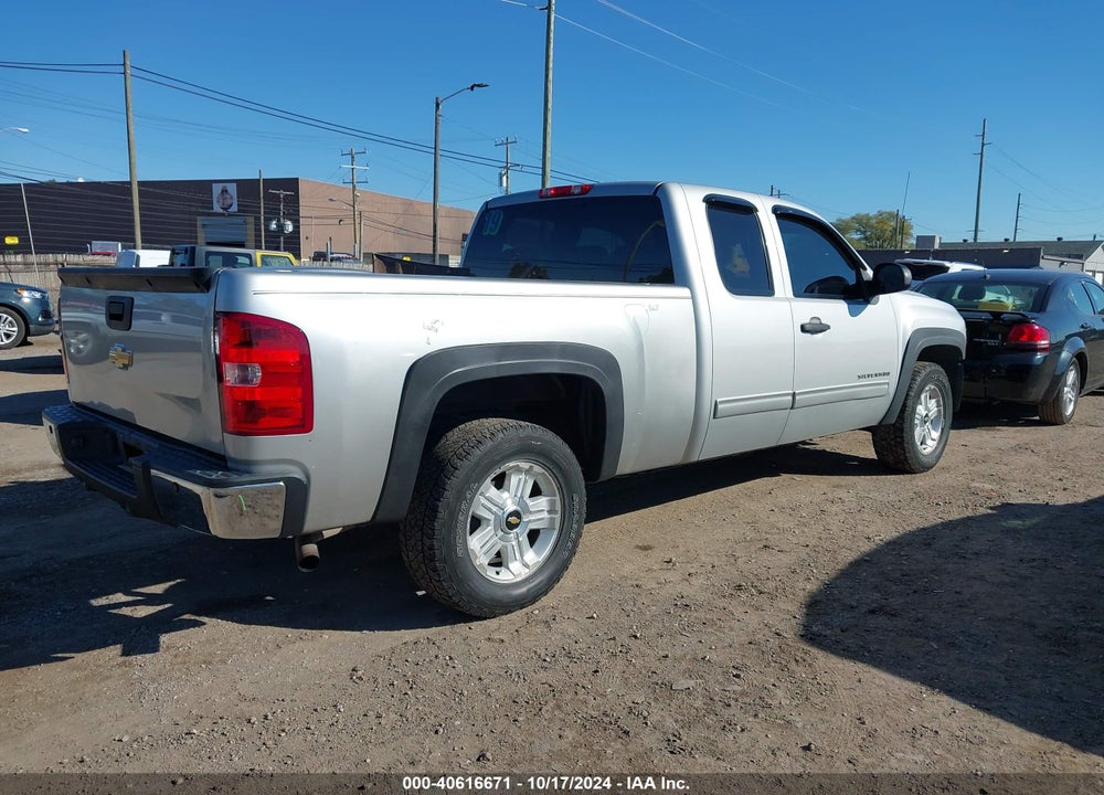 2011 CHEVROLET SILVERADO 1500 LT VIN: 1GCRKSE33BZ335591