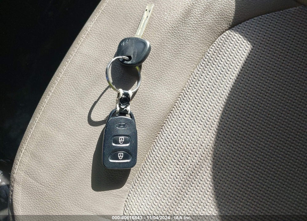 2014 HYUNDAI TUCSON SE VIN: KM8JU3AG1EU903307