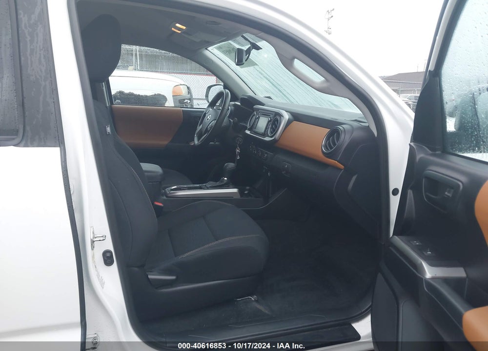 2017 TOYOTA TACOMA SR5 V6 VIN: 3TMCZ5ANXHM111495