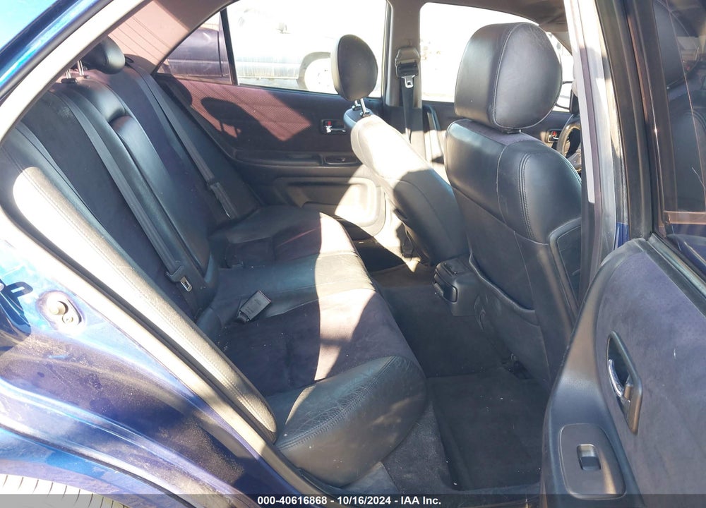 2001 LEXUS IS 300 VIN: JTHBD182110007435