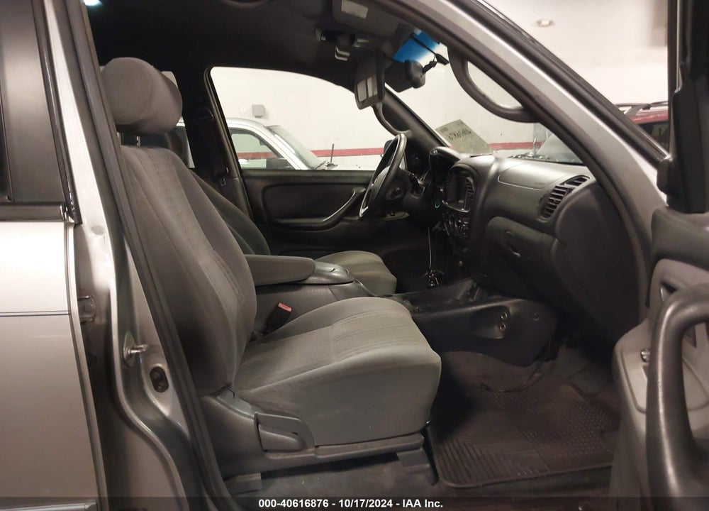 2004 TOYOTA TUNDRA SR5 V8 VIN: 5TBDT44184S438540