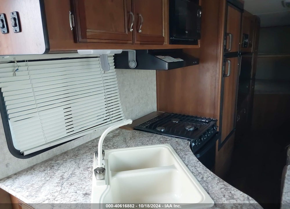 2017 FOREST RIVER OTHER VIN: 5ZT2AVSB9HB912545