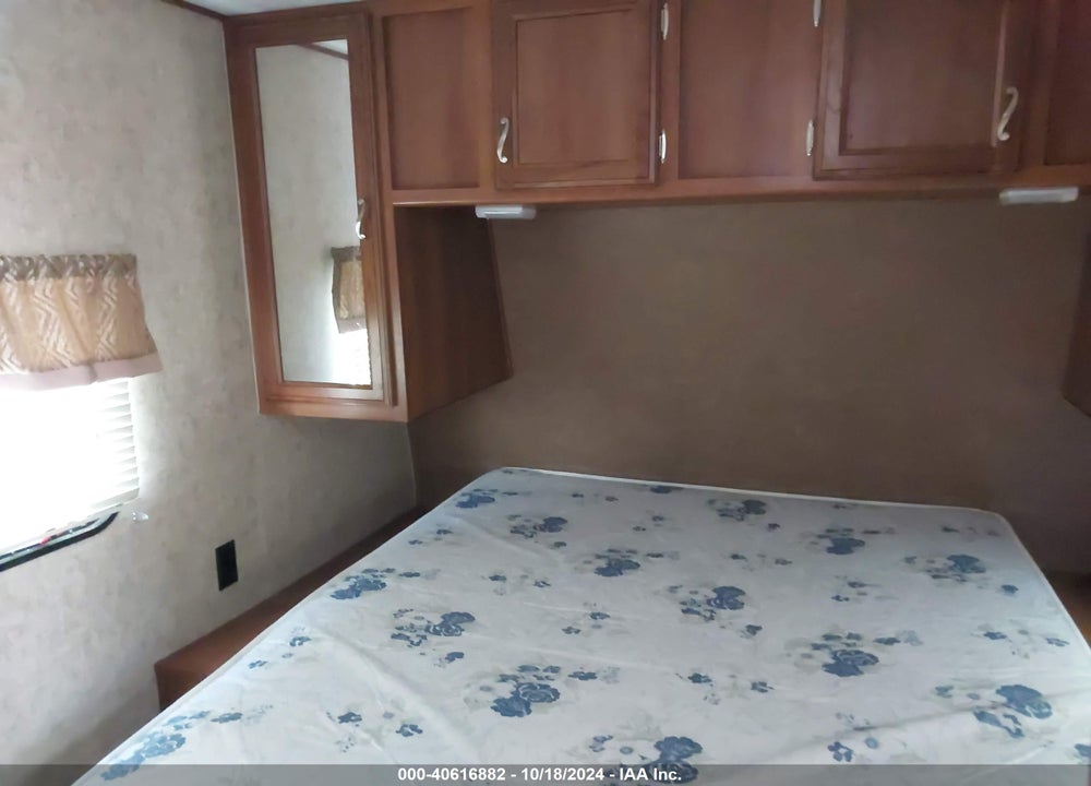 2017 FOREST RIVER OTHER VIN: 5ZT2AVSB9HB912545